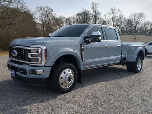 Certified 2024 Ford F450 Platinum w/ FX4 Off-Road Package image 6