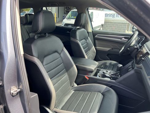 Used 2023 Volkswagen Atlas SEL Premium image 42