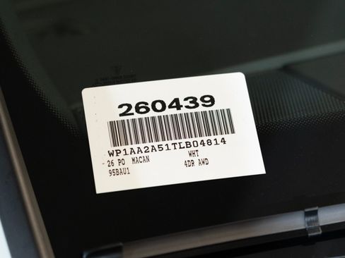 Certified 2026 Porsche Macan AWD/4WD image 29