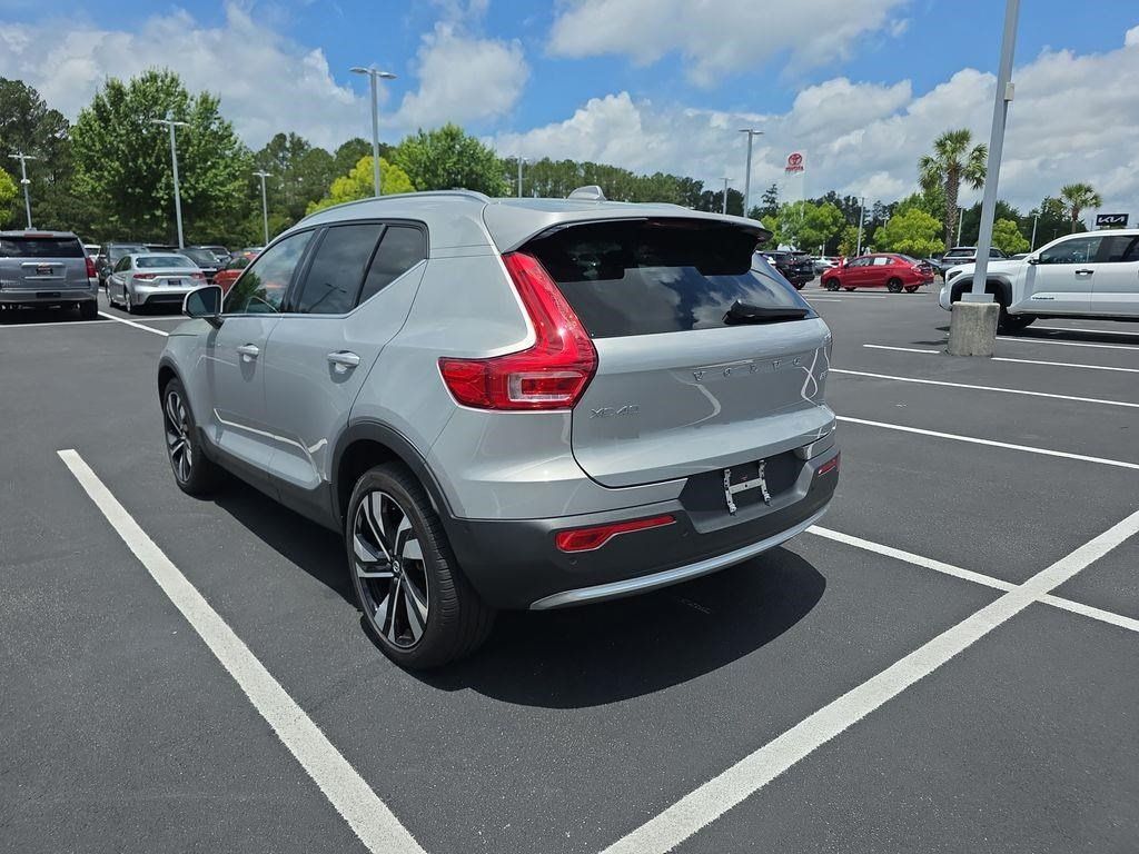 Used 2023 Volvo XC40 B5 Plus w/ Driver Assist Package AWD/4WD image 7