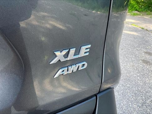 Used 2021 Toyota RAV4 XLE w/ Convenience Package AWD/4WD image 10