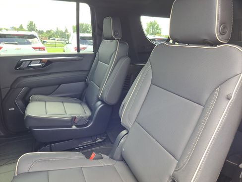 New 2025 Chevrolet Suburban Premier image 20
