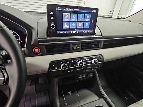 Used 2025 Honda Pilot EX-L image 13