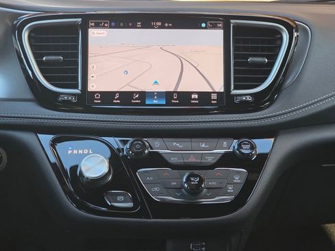 New 2026 Chrysler Pacifica Select image 14