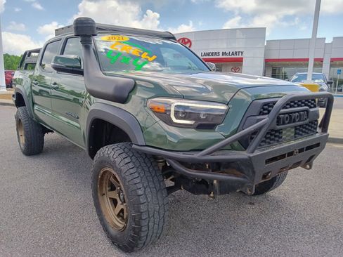 Used 2021 Toyota Tacoma TRD Off-Road w/ Technology Package AWD/4WD image 1