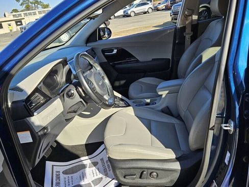 Used 2022 Kia Niro Touring Special Edition image 6