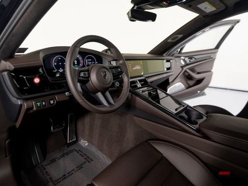 New 2026 Porsche Panamera Turbo image 4