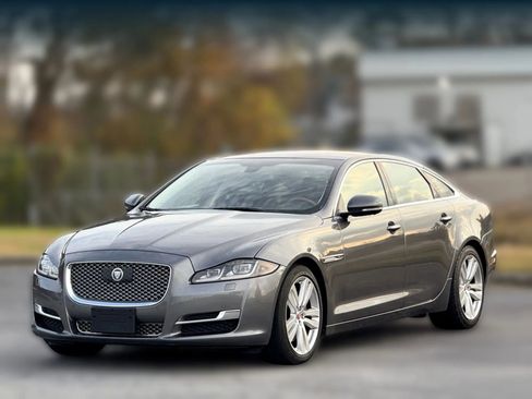 Used 2017 Jaguar XJ L Portfolio image 6