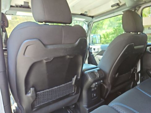Used 2024 Jeep Wrangler Unlimited Rubicon 4xe AWD/4WD image 21
