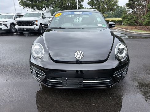 Used 2019 Volkswagen Beetle 2.0T SE w/ SE Premium Package FWD image 3