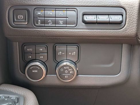 Used 2023 GMC Yukon Denali AWD/4WD image 28