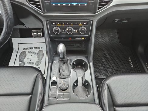Used 2021 Volkswagen Atlas Cross Sport SE w/ Panoramic Sunroof Package image 15