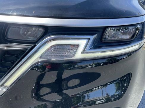 Used 2022 Kia Carnival EX FWD image 9