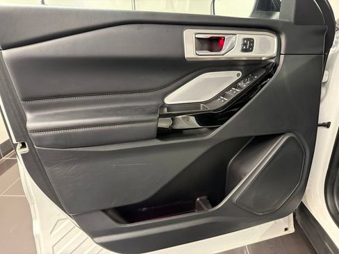 Certified 2023 Ford Explorer Platinum w/ Technology Package AWD/4WD image 30
