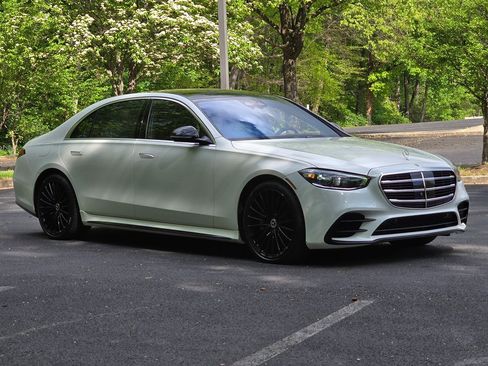 Used 2022 Mercedes-Benz S 580 4MATIC Sedan w/ AMG Line Package image 8