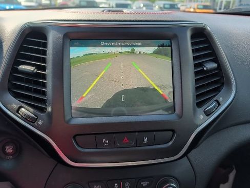 Used 2021 Jeep Cherokee Trailhawk AWD/4WD image 5