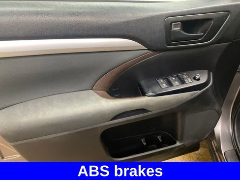 Used 2018 Toyota Highlander LE AWD/4WD image 8