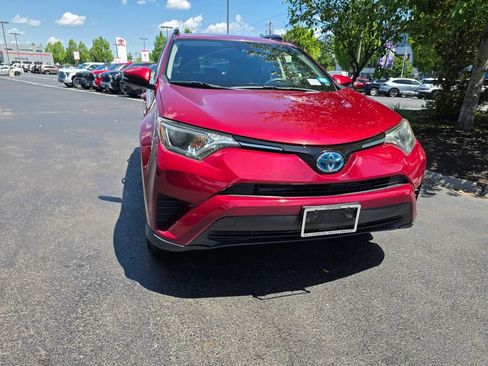 Used 2018 Toyota RAV4 LE AWD/4WD image 10