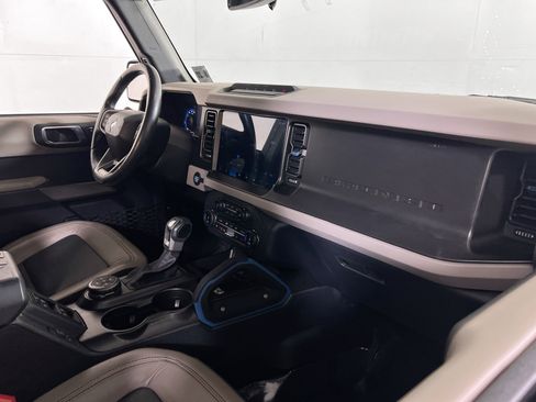 Used 2022 Ford Bronco Wildtrak image 28