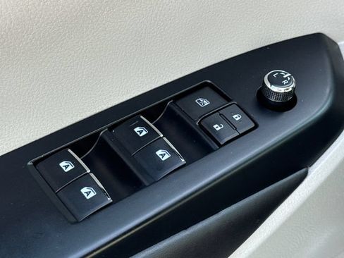 Used 2018 Toyota Highlander Limited Platinum AWD/4WD image 21