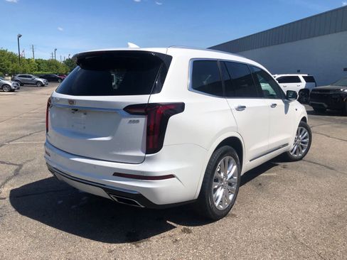 Used 2022 Cadillac XT6 Premium Luxury FWD image 3
