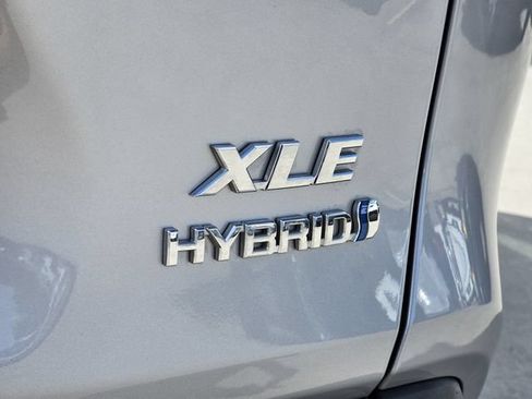 Used 2021 Toyota RAV4 XLE w/ Convenience Package AWD/4WD image 9