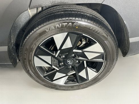 Used 2024 Hyundai Kona SEL image 11