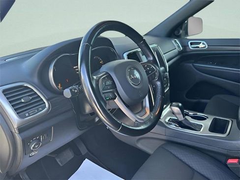 Used 2021 Jeep Grand Cherokee Laredo image 22