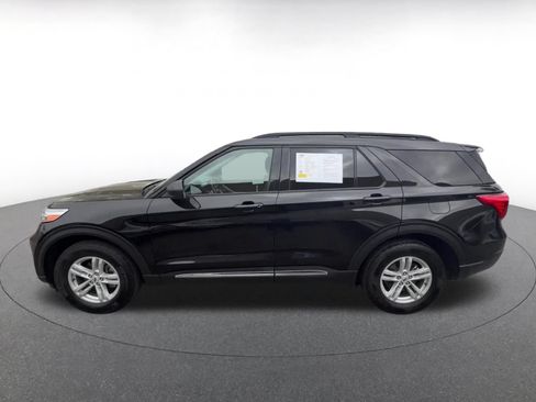 Used 2024 Ford Explorer XLT w/ Equipment Group 202A AWD/4WD image 9