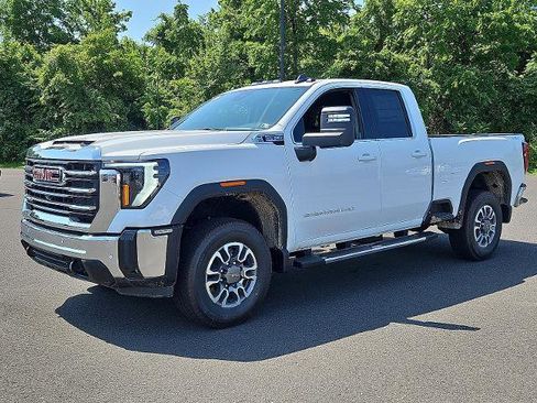 New 2025 GMC Sierra 2500 SLE image 3