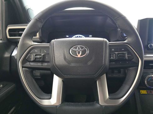 Certified 2025 Toyota Tacoma SR5 w/ SR5 Upgrade Package AWD/4WD image 11