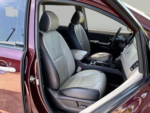 Used 2016 Kia Sedona SX Limited FWD image 9