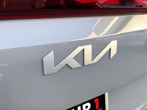 Used 2026 Kia Carnival EX FWD image 10