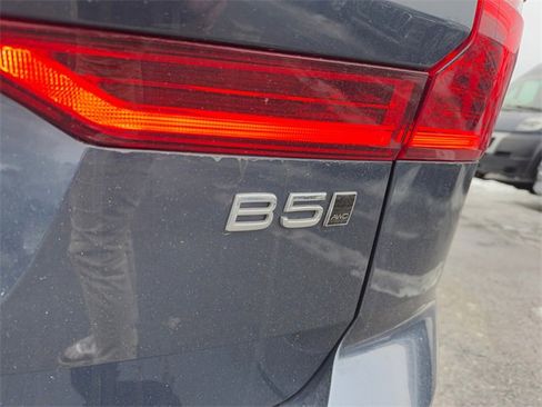 Used 2022 Volvo XC60 B5 Momentum image 10