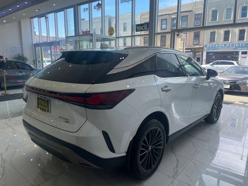 Used 2024 Lexus RX 350 Premium w/ Accessory Package (Z1) image 6