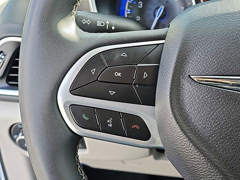 Used 2024 Chrysler Pacifica Touring-L image 24