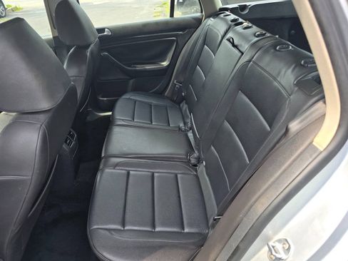 Used 2011 Volkswagen Jetta TDI FWD image 18