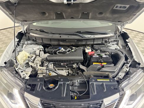 Used 2017 Nissan Rogue SV w/ SV Premium Package image 39