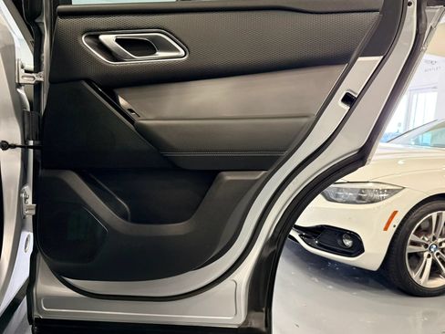 Used 2019 Land Rover Range Rover Velar S AWD/4WD image 38