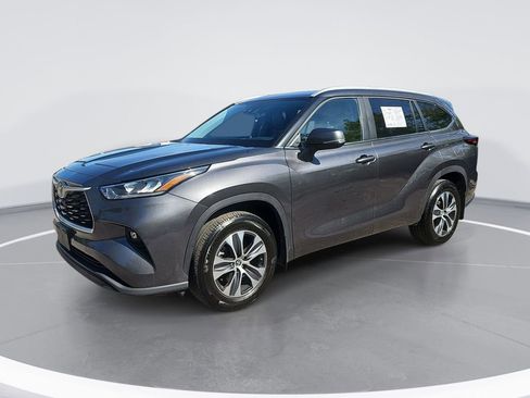 Used 2024 Toyota Highlander Limited AWD/4WD image 9