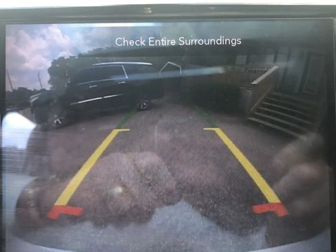 Used 2020 Chrysler Pacifica Limited w/ Tire & Wheel Group FWD image 18