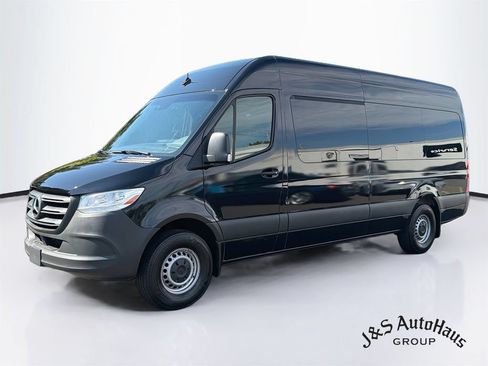 Used 2022 Mercedes-Benz Sprinter 2500 image 3