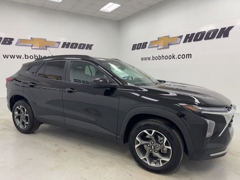 Used 2024 Chevrolet Trax LT image 3