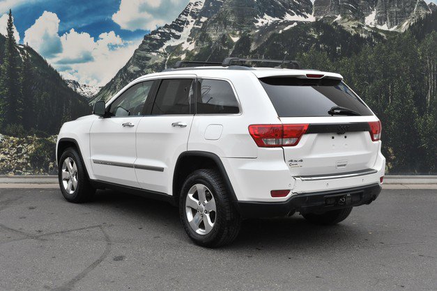 Used 2012 Jeep Grand Cherokee Limited w/ Luxury Group II AWD/4WD image 9