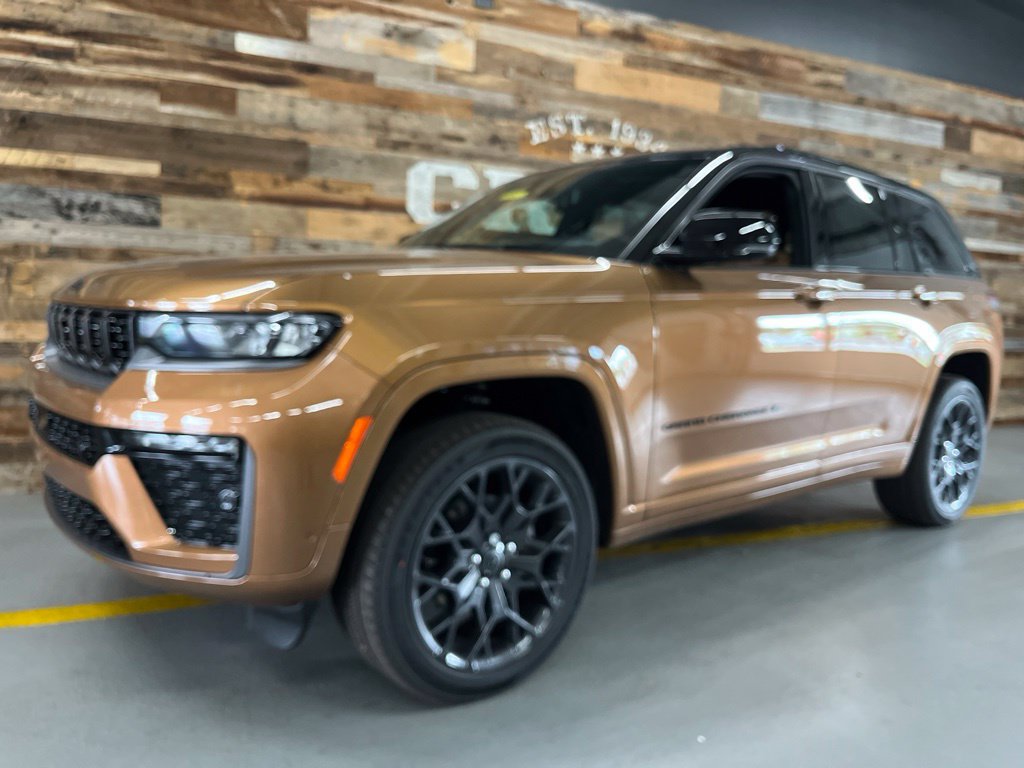 New 2027 Jeep Grand Cherokee Summit w/ Adv Protech Group IV AWD/4WD image 60