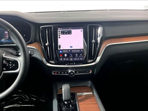 Used 2025 Volvo V60 B5 Cross Country Plus AWD/4WD image 6