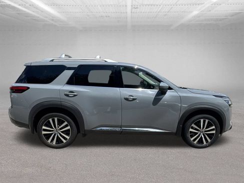 Used 2023 Nissan Pathfinder Platinum w/ Cargo Package AWD/4WD image 7