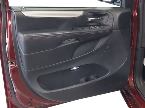 Used 2019 Dodge Grand Caravan GT image 39