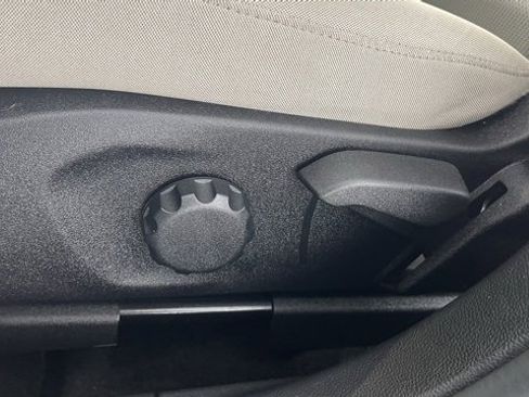 Used 2022 Ford Escape SE w/ SE Sport Appearance Package image 34