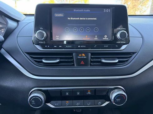 Used 2024 Nissan Altima 2.5 S FWD image 29